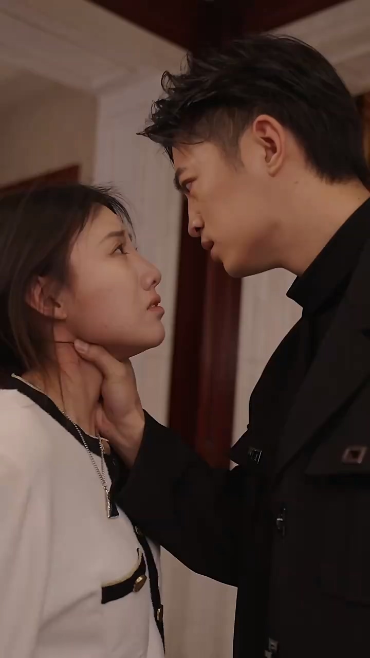 白少的魔女娇妻第03集